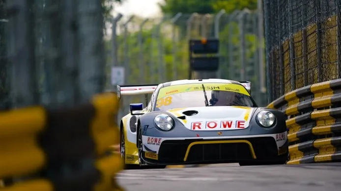 Porsche manda en la FIA GT World Cup al ritmo que marca 'Bamthor'