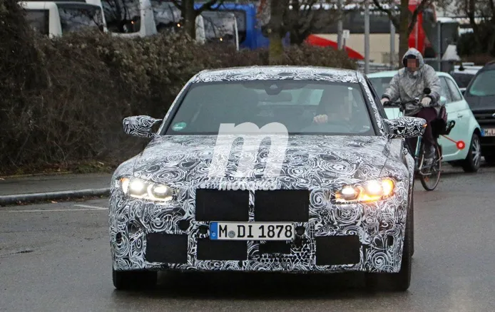 Nuevas fotos espía del BMW M3 G80 confirman el cambio manual y otros detalles