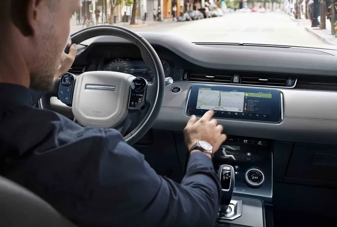 Los modelos de Jaguar Land Rover mejoran equipamiento con actualizaciones por aire