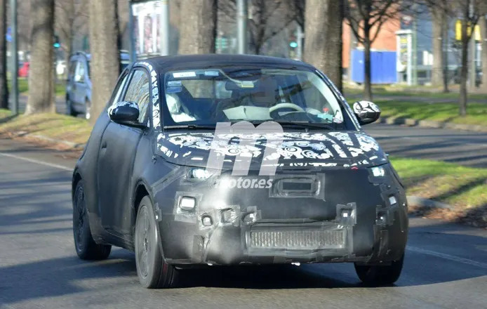 ¡Cazado el nuevo Fiat 500e 2021! Fotos espía del prototipo de producción ya camuflado