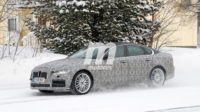 El nuevo Jaguar XF 2020 se enfrenta al frío y la nieve en el norte de Europa