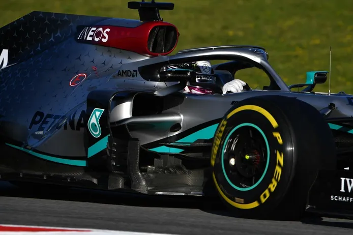 Hamilton critica los Pirelli actuales y pide «mejores neumáticos» para 2021