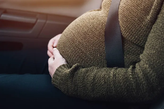Estoy embarazada ¿debo usar el cinturón de seguridad?