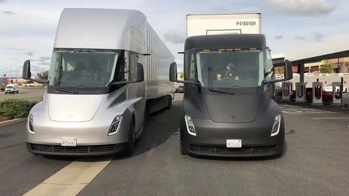 A Tesla se le acumulan retrasos y problemas con su futuro camión eléctrico