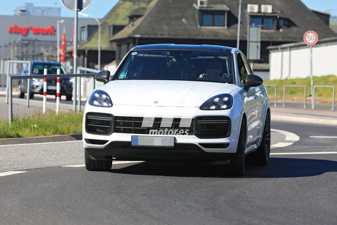 El prototipo del Porsche Cayenne Coupé GTS, avistado a fondo en Nürburgring