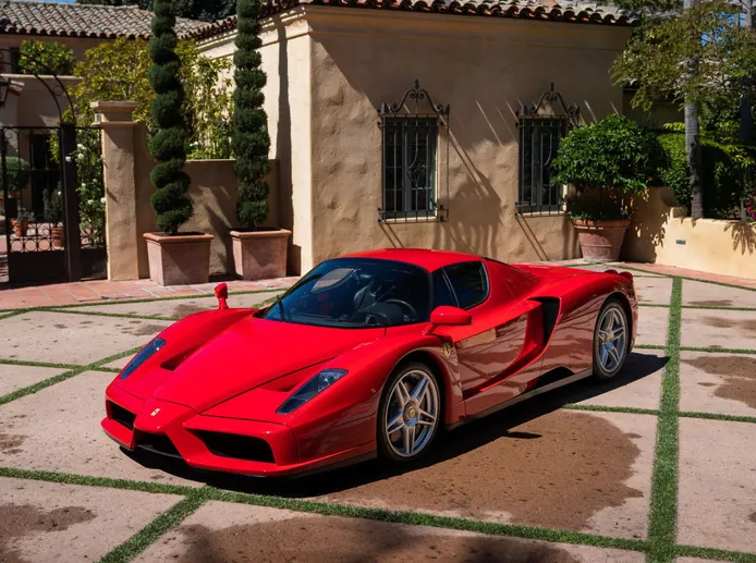 Un Ferrari Enzo casi a estrenar rompe el récord para subastas online