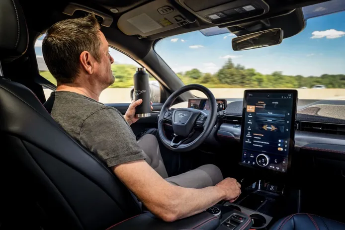 El Ford Mustang Mach-E tendrá función de conducción autónoma en 2021