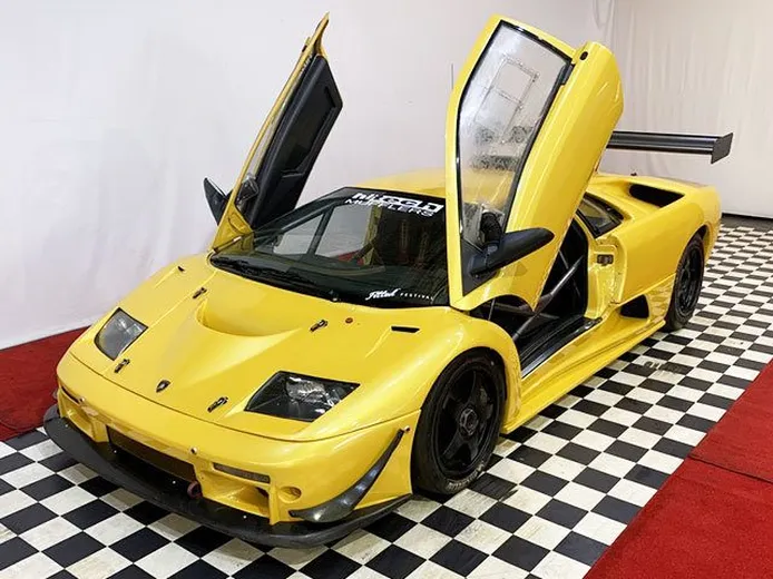 Uno de los salvajes y escasos Lamborghini Diablo GTR de circuito a la venta