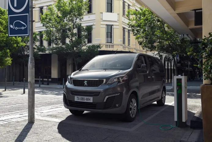 Peugeot e-Traveller, el monovolumen del León estrena versión eléctrica