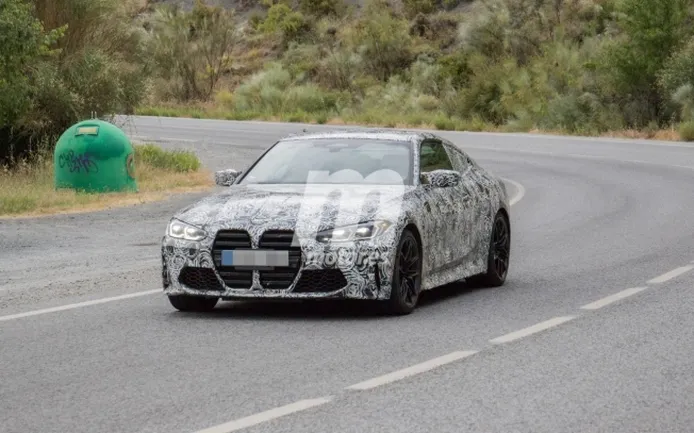 BMW M4 Coupé 2021 - foto espía frontal