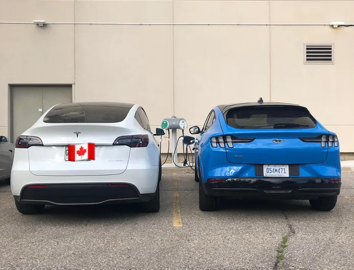 Comparativa visual: el nuevo Ford Mustang Mach-E junto al Tesla Model Y por primera vez