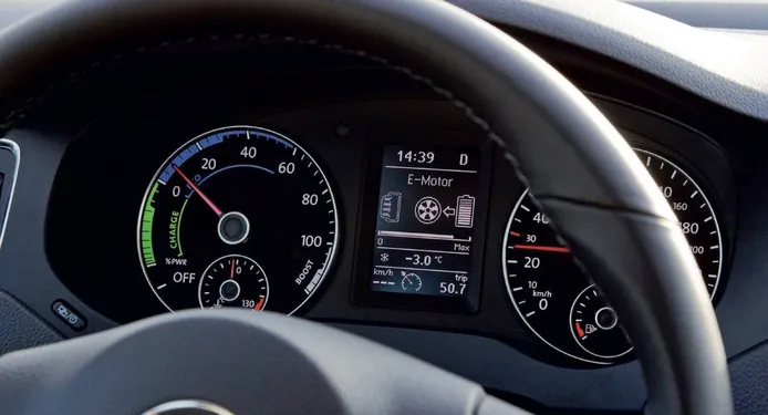 ¿Por qué el velocímetro del coche marca más velocidad que el GPS?
