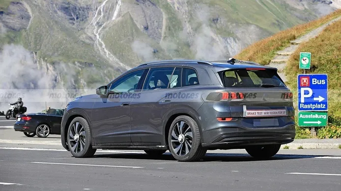 Peugeot se burla de Volkswagen y su ID.6 al camuflarlo como un 5008