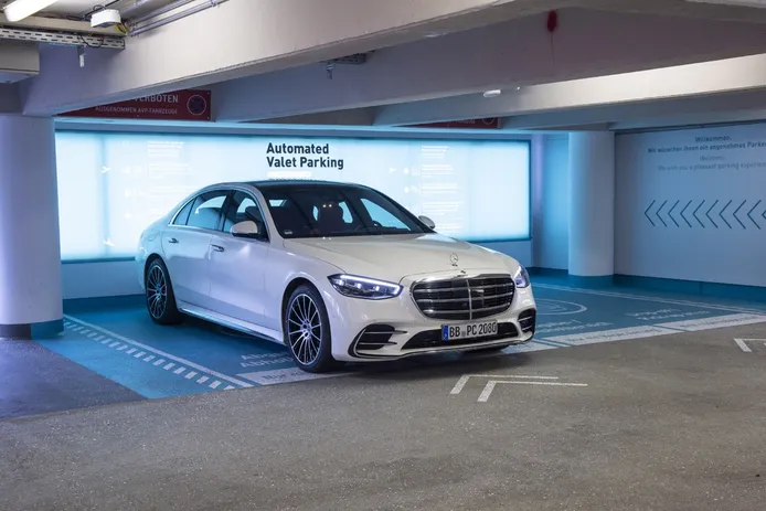Mercedes y Bosch prueban el aparcamiento autónomo a bordo del nuevo Clase S