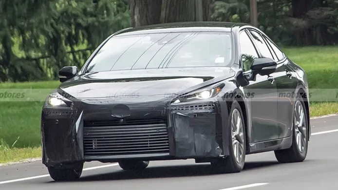 Toyota Mirai 2021 - foto espía frontal