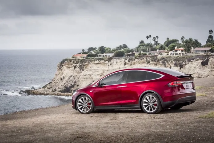 Tesla llama malos conductores a los chinos y les culpa por una llamada a revisión