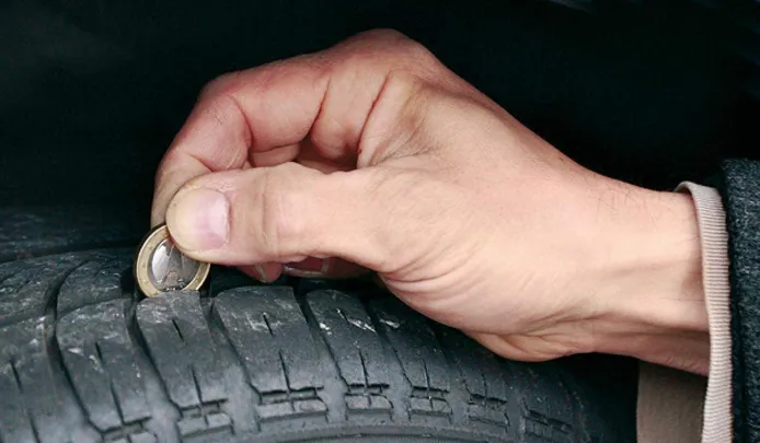 Cómo saber si debes cambiar neumáticos con el truco de la moneda