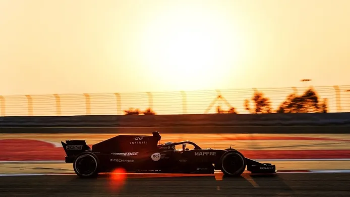 93 vueltas más para Alonso en el cierre del test con Renault en Bahréin