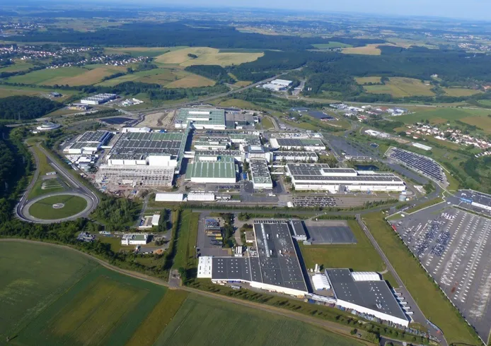 Es oficial: Daimler vende la fábrica de Hambach, la sede de los smart, a INEOS