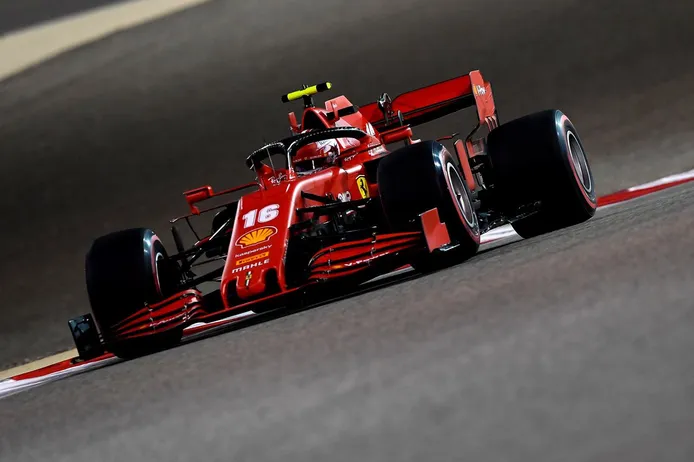 Sanción de 3 posiciones a Leclerc en Abu Dhabi por su 'strike' en la curva 4 de Sakhir