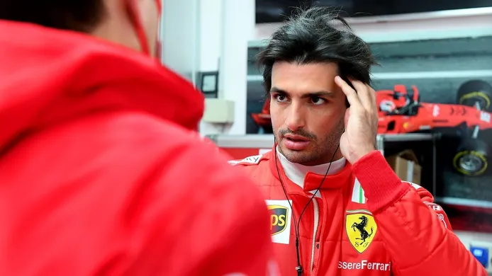 Sainz y Pérez, entre los pilotos que han aceptado la vacuna en Bahréin