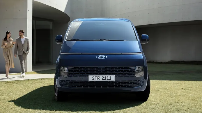 Hyundai Staria 2022 - frontal