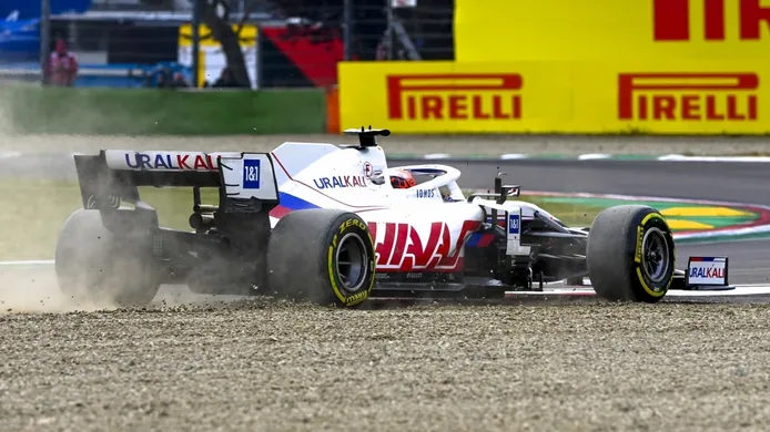 Steiner defiende a Mazepin: «Debe aprender que el Haas no es un Mercedes»