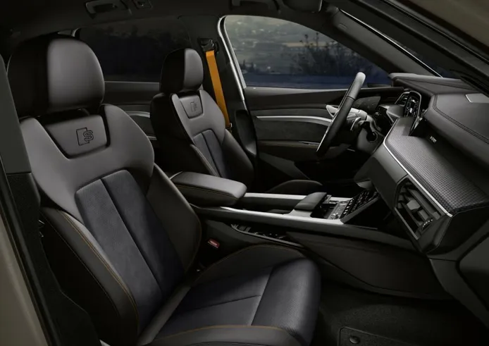 Foto Audi e-tron S line black edition - interior