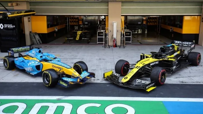 Hamilton no entiende que la supuesta F1 sostenible engorde cada vez más sus coches