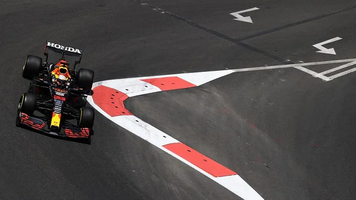 Verstappen, por delante de los Ferrari en los primeros libres de Bakú