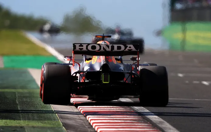 Honda detecta fallos en el motor de Verstappen, que correrá con una nueva unidad