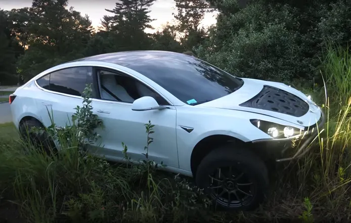 ¿Un Tesla Model 3 todoterreno? Echa un vistazo a este vídeo, es posible y barato
