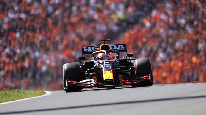 Verstappen hace enloquecer a los fans de Zandvoort con una pole al límite