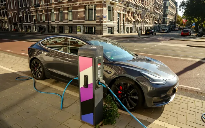 Quieren coches eléctricos, ¿y dónde los cargamos? Un dato desolador