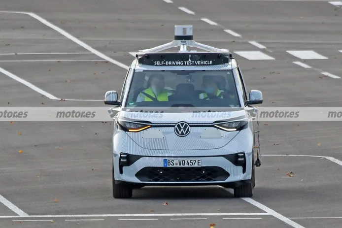 El Volkswagen ID. Buzz autónomo que llegará en 2024, cazado en sus primeras pruebas