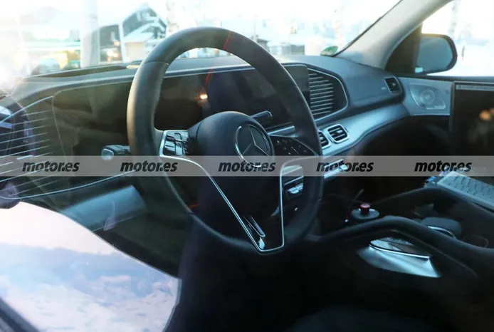 Foto espía Mercedes GLE PHEV Facelift 2022 - interior