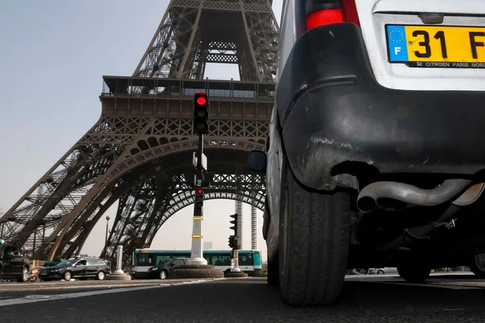 Sablazo de Francia a los coches nuevos con dos impuestos de postín