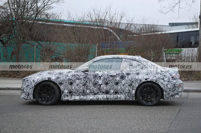 Foto espía BMW M2 Coupé 2023 G87 - exterior