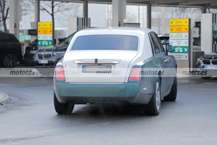 Foto espía Rolls-Royce Phantom Facelift 2023 - exterior