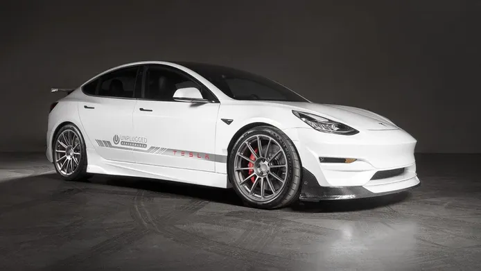Los eléctricos de Tesla ganan deportividad gracias a un kit de Koenigsegg 