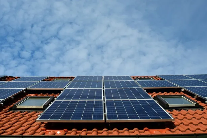 La nueva tecnología que permite fabricar placas solares PERC de silicio reciclado