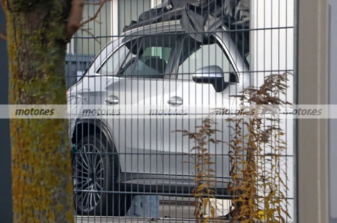 Cazan al nuevo Mercedes GLC 2022 en unas fotos espía al desnudo