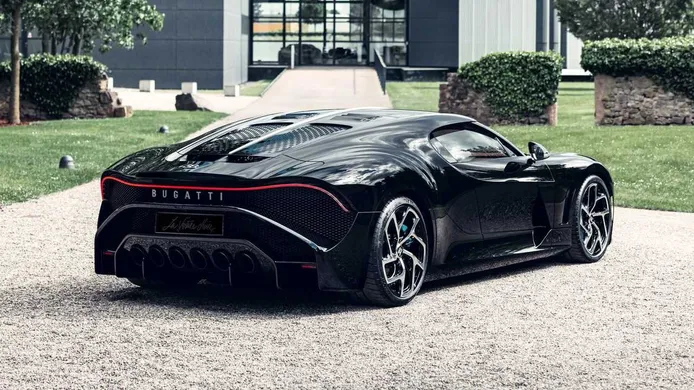 Primeras imágenes del Bugatti La Voiture Noire en movimiento