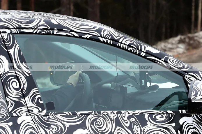 Fotos espía Audi Q6 e-tron 2023 con interior