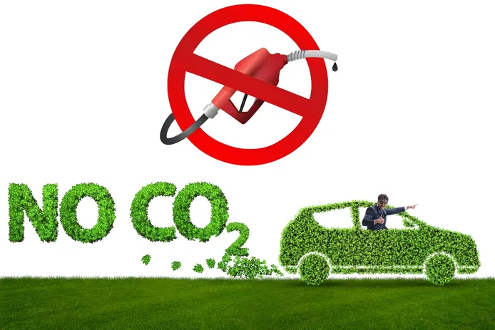 Europa aprueba prohibir los coches gasolina y diésel en 2035... ¡y los e-fuels!