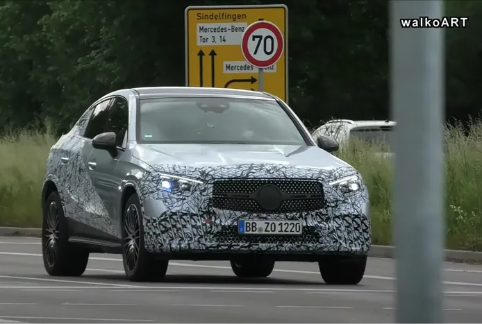 El nuevo Mercedes GLC Coupé 2023 es sorprendido en un vídeo espía