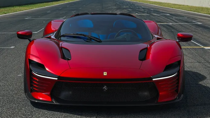 Ferrari anuncia 15 nuevos modelos de cara al 2026 y la electrificación del 60% de su gama