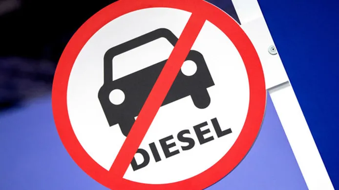 Italia y más países piden aplazar la muerte del coche de gasolina y diésel en Europa