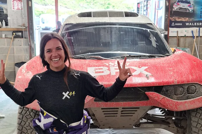 Cristina Gutiérrez prueba el BRX Hunter T1+ de Prodrive para el Dakar
