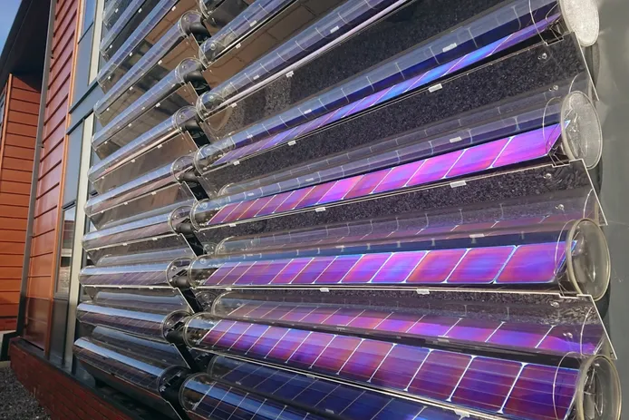 El siguiente paso de la energía solar: tubos de vacío que generan electricidad y calor